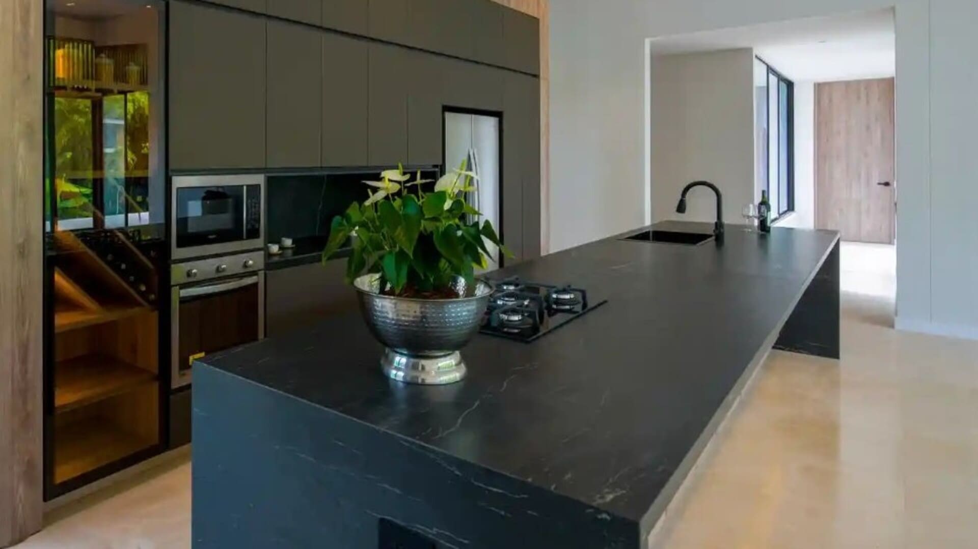 Comment entretenir mon plan en céramique